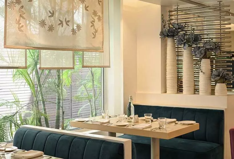 酒店 The Ashtan Sarovar Portico