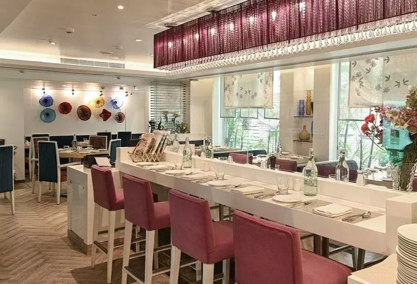 酒店 The Ashtan Sarovar Portico