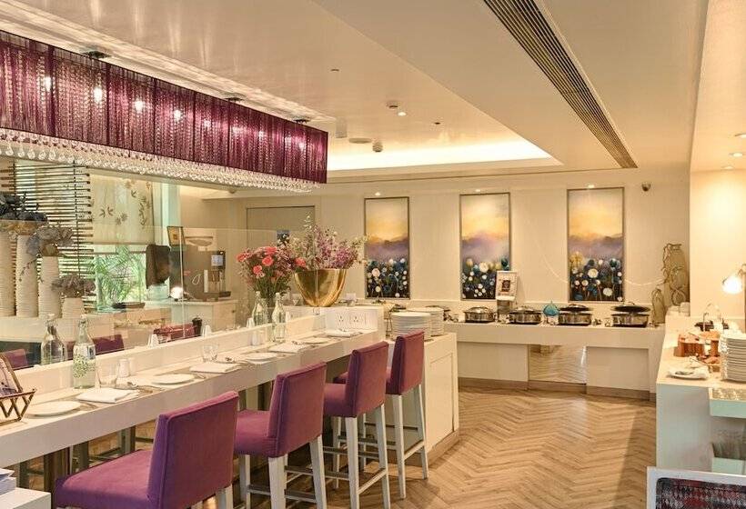 فندق The Ashtan Sarovar Portico