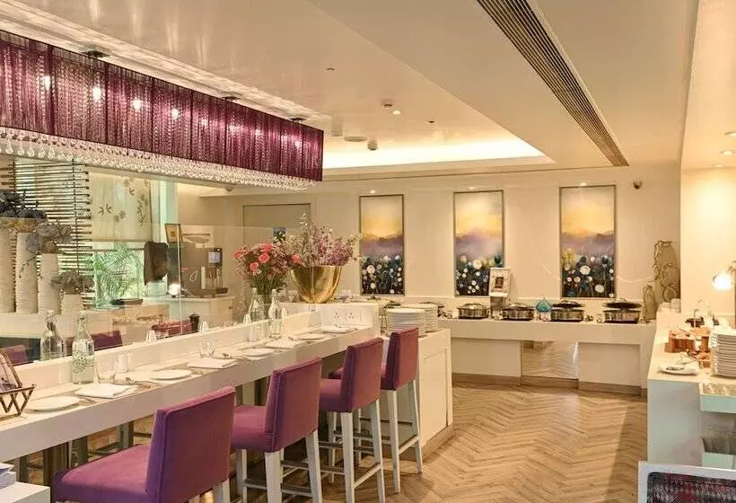 酒店 The Ashtan Sarovar Portico