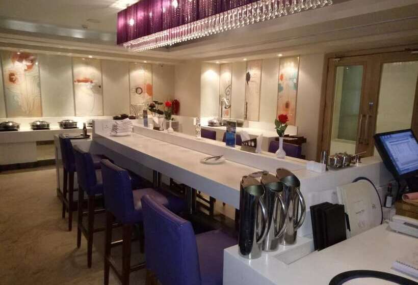 فندق The Ashtan Sarovar Portico