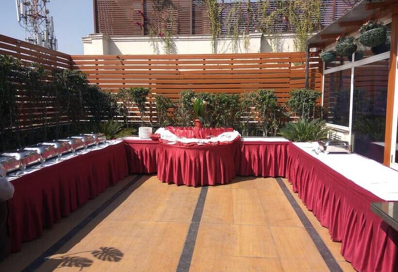 فندق The Ashtan Sarovar Portico