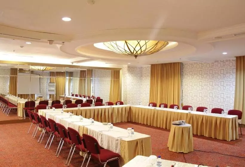 The Bellezza Hotel Suites