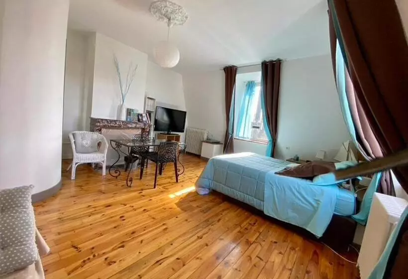 Aamiaismajoitus (B&B) Demeure Des Dentelles