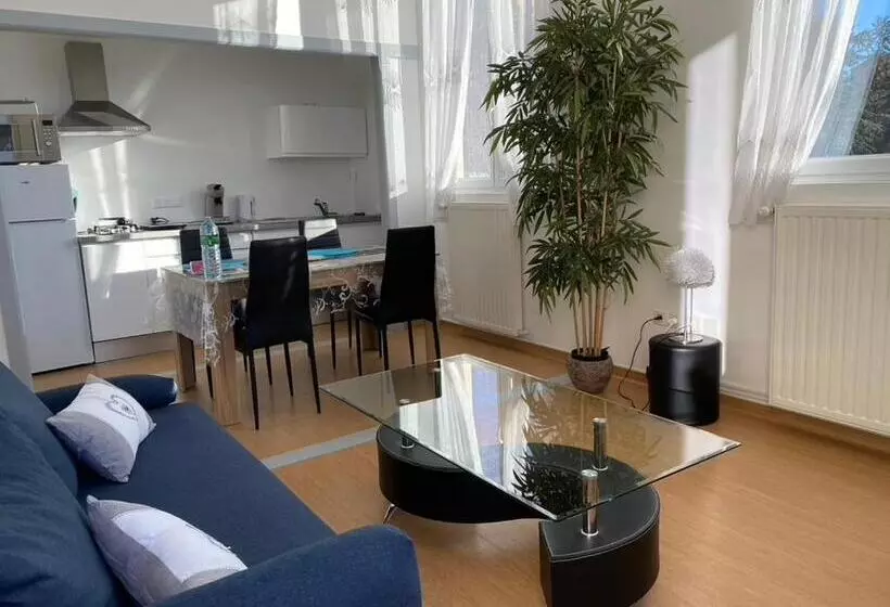 Aamiaismajoitus (B&B) Demeure Des Dentelles