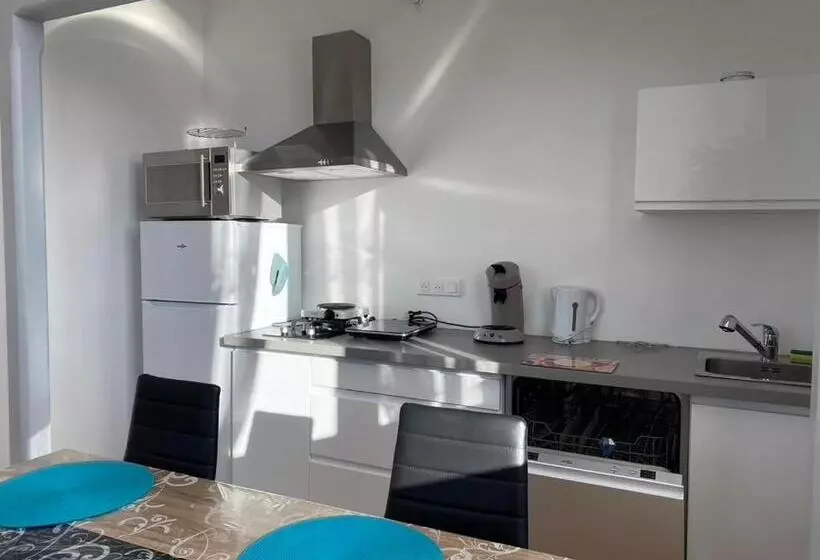 Aamiaismajoitus (B&B) Demeure Des Dentelles