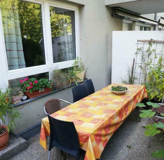 住宿加早餐  Room In Maisonette With Garden, Parking Place