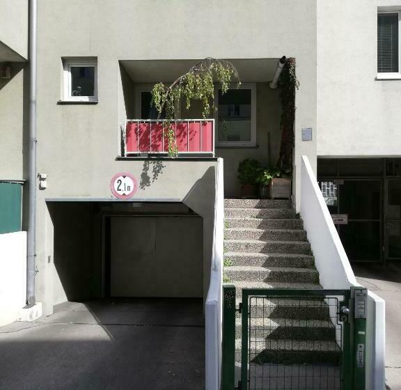 住宿加早餐  Room In Maisonette With Garden, Parking Place