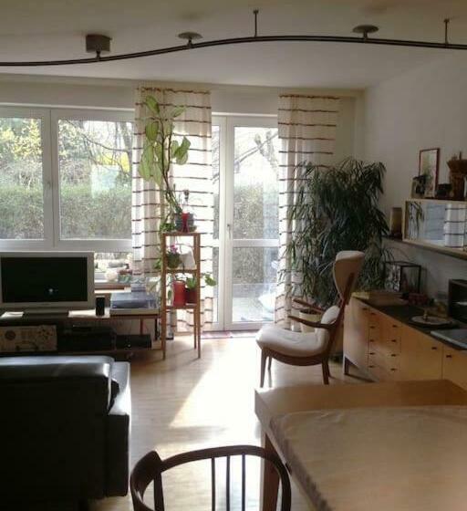 住宿加早餐  Room In Maisonette With Garden, Parking Place