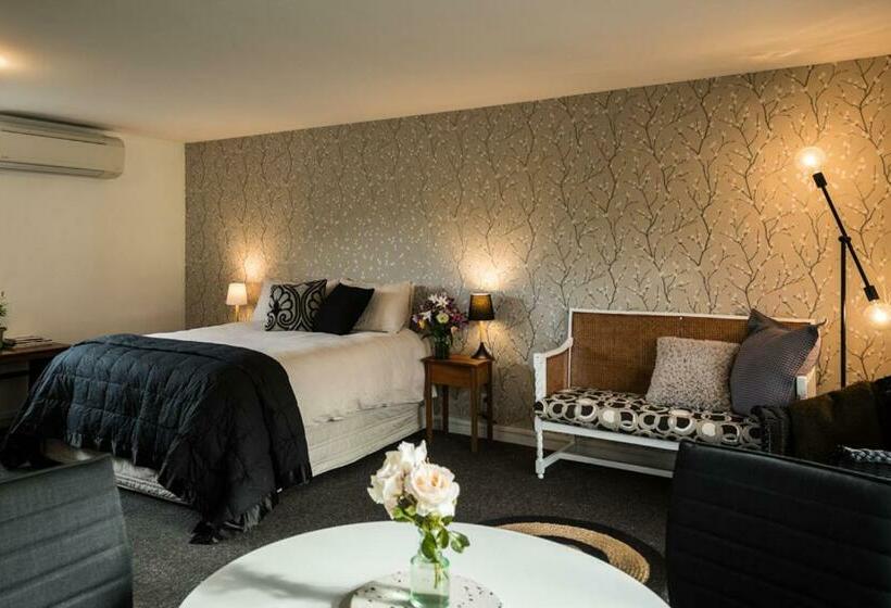 Mount Thomas Road B&b