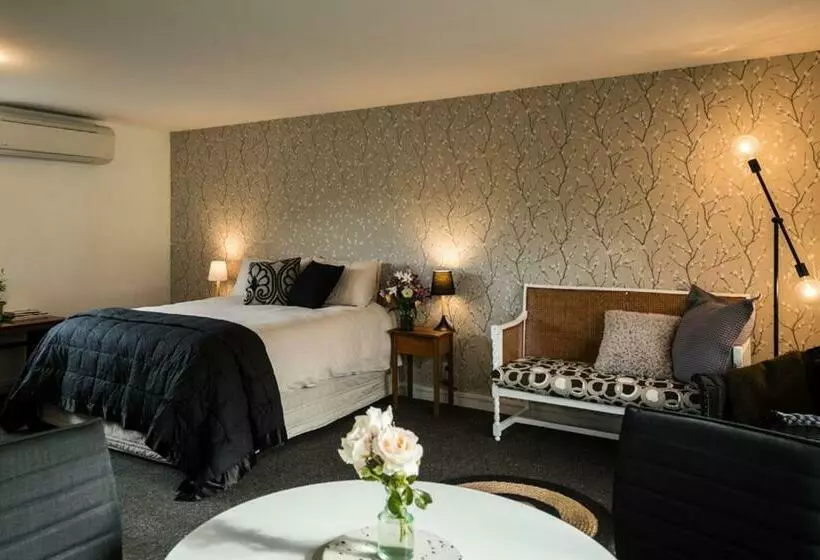 Mount Thomas Road B&b