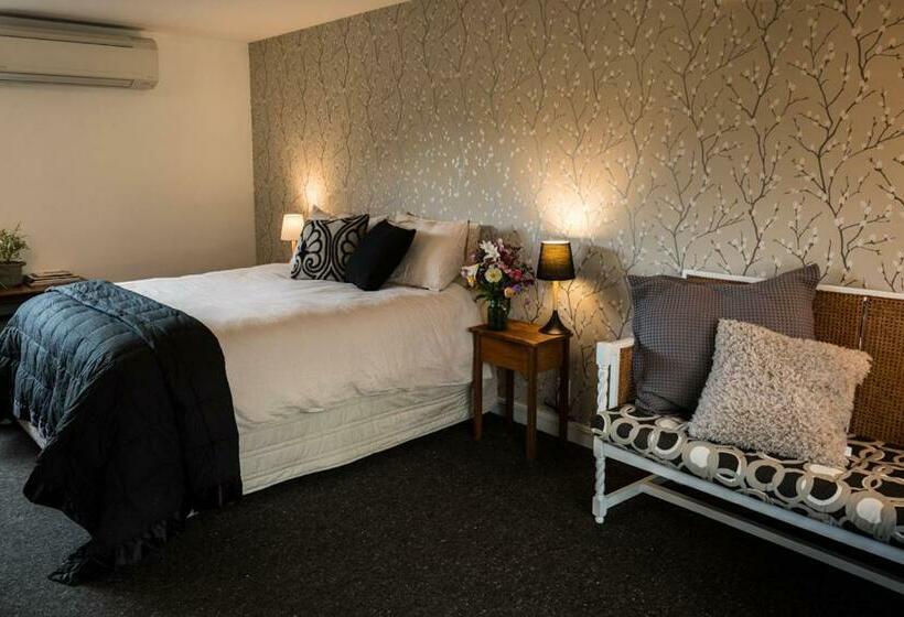 Mount Thomas Road B&b