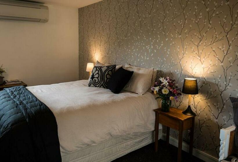 Mount Thomas Road B&b