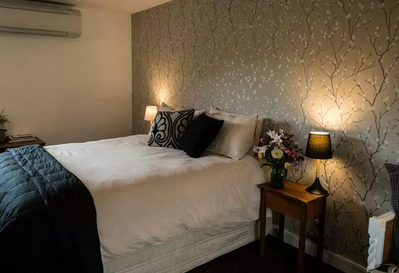 Mount Thomas Road B&b