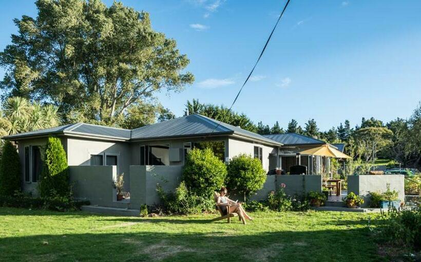 Mount Thomas Road B&b