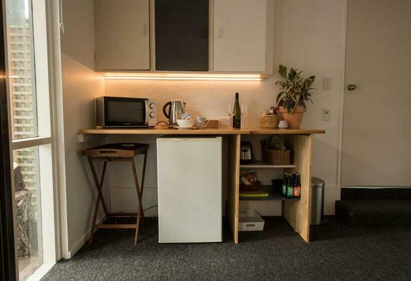 Mount Thomas Road B&b