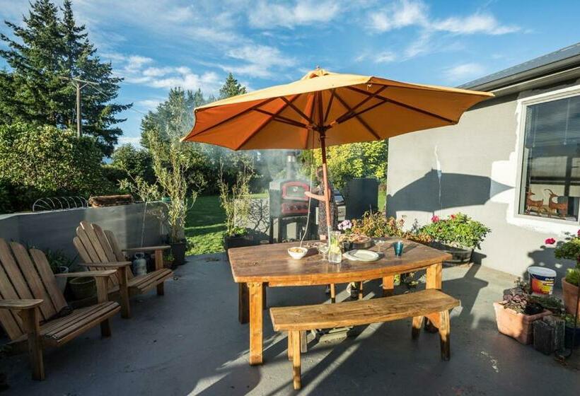 Mount Thomas Road B&b