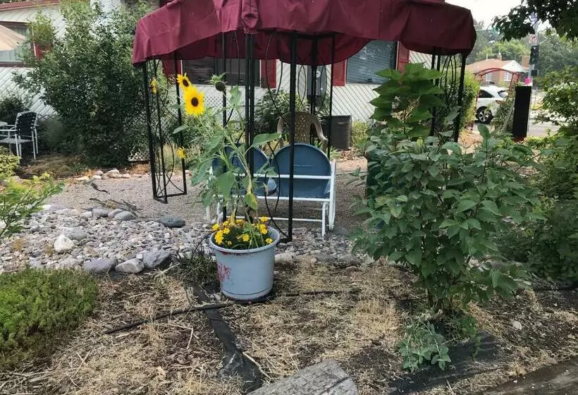 ペンション Center Street Cottage