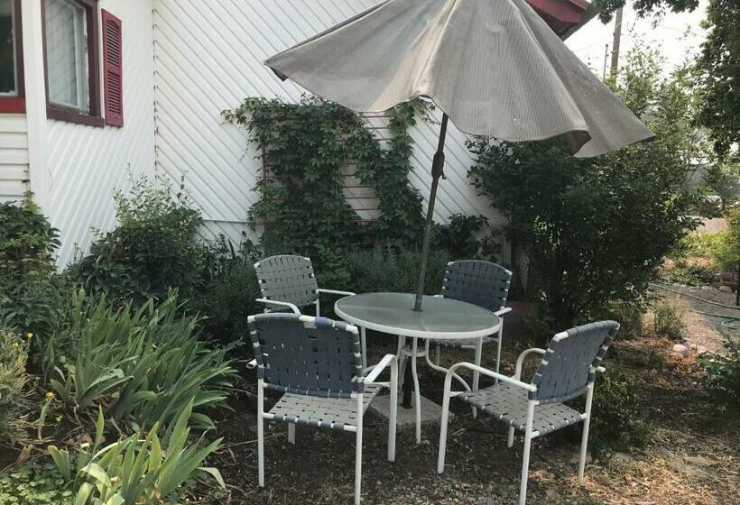 膳宿费 Center Street Cottage