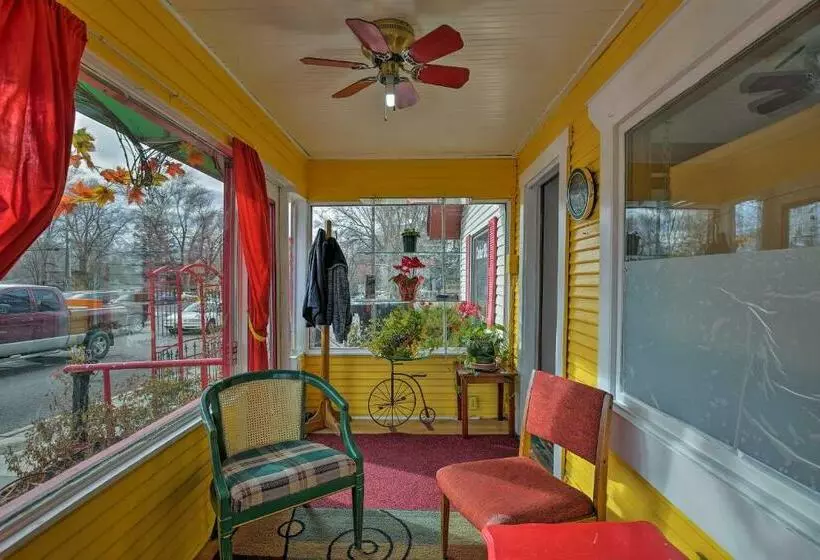 ペンション Center Street Cottage