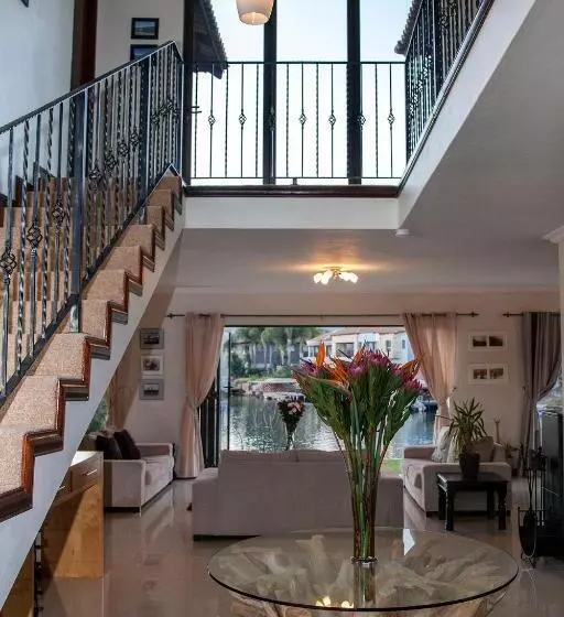 پانسیون Rivendell