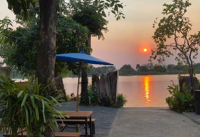 Пансион Ruen Thai Ban Rim Nam