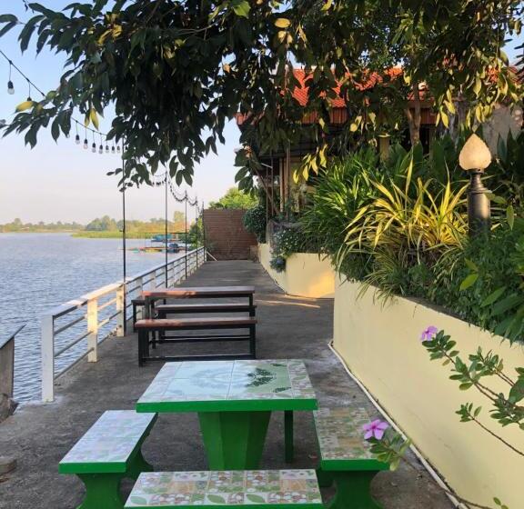 Пансион Ruen Thai Ban Rim Nam