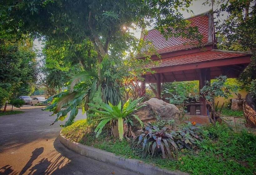 Пансион Ruen Thai Ban Rim Nam