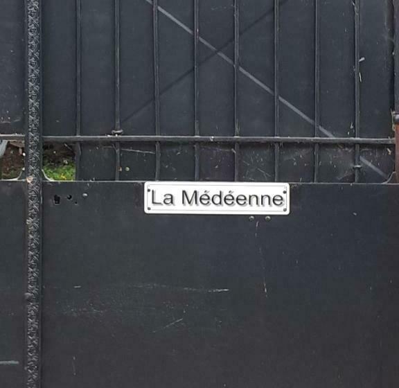 مبيت وإفطار La Médéenne