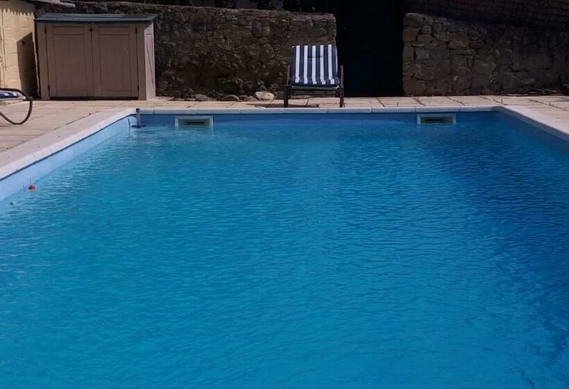 مبيت وإفطار La Médéenne