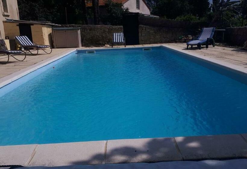 مبيت وإفطار La Médéenne