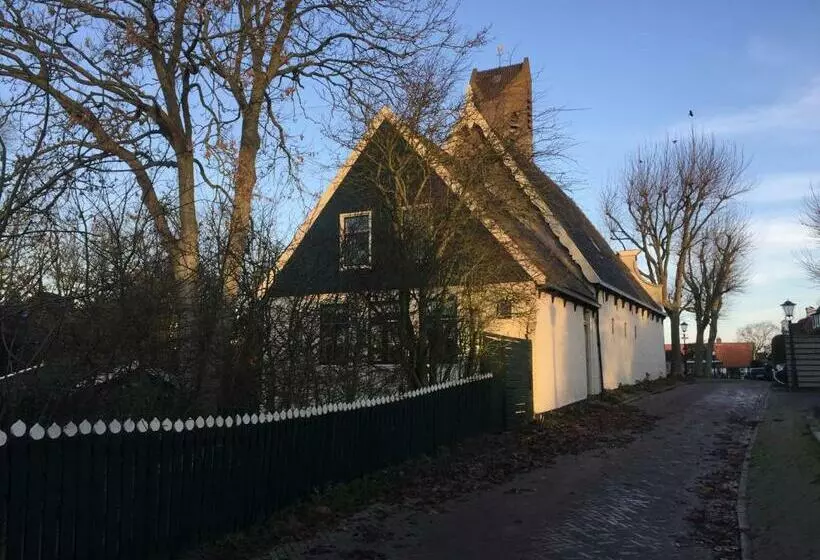 Aamiaismajoitus (B&B) Pastorie De Waal