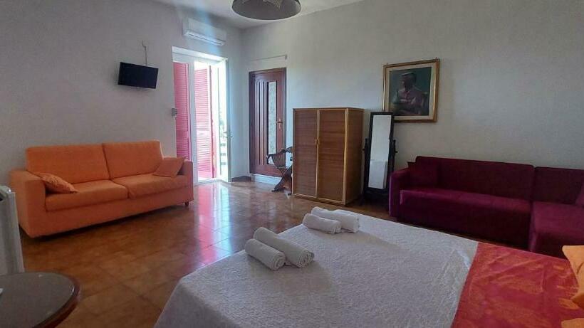 בית מלון כפרי Consoli Crispino