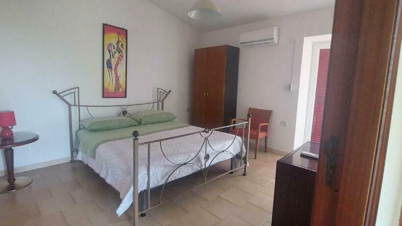 בית מלון כפרי Consoli Crispino