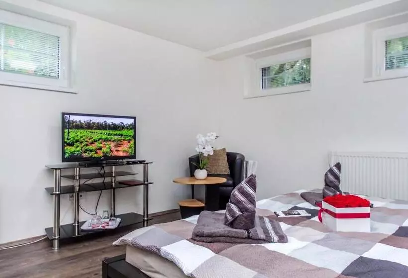 Retkeilymaja Pension Milada