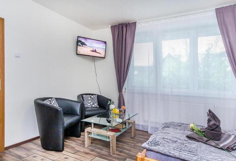 הוסטל Pension Milada