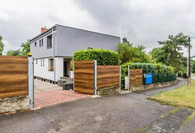 Retkeilymaja Pension Milada