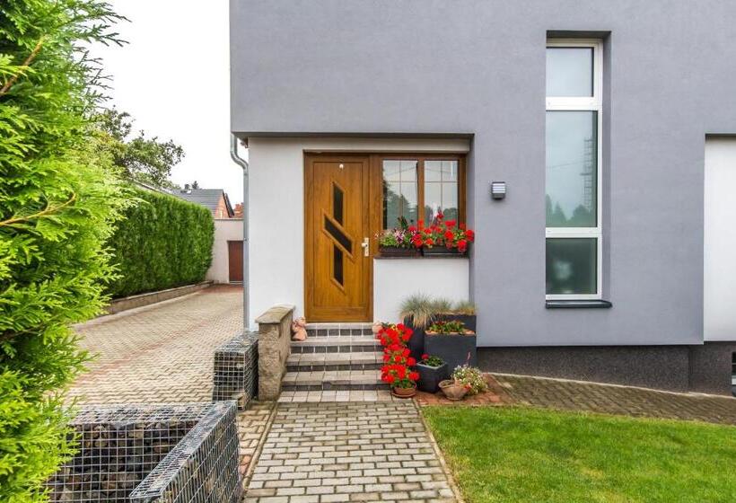 הוסטל Pension Milada