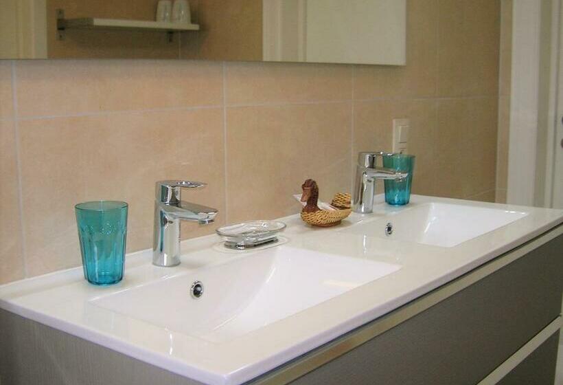 تختخواب و صبحانه Liry S Home