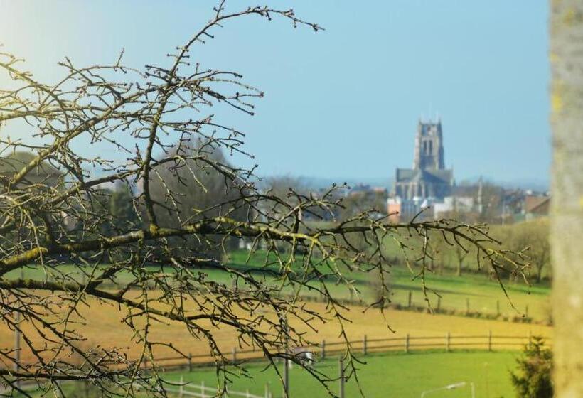 تختخواب و صبحانه Liry S Home