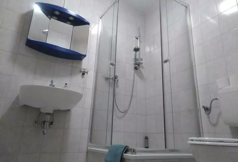 Hotelli Gasthof Zur Eiche