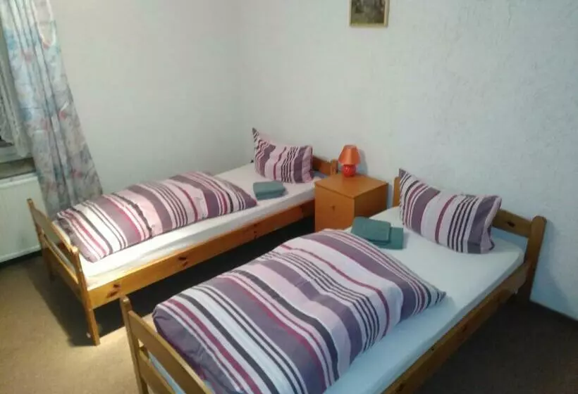 Hotelli Gasthof Zur Eiche