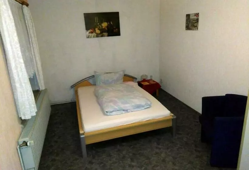 Hotelli Gasthof Zur Eiche