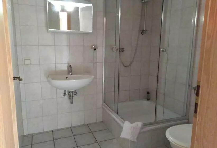 Hotelli Gasthof Zur Eiche