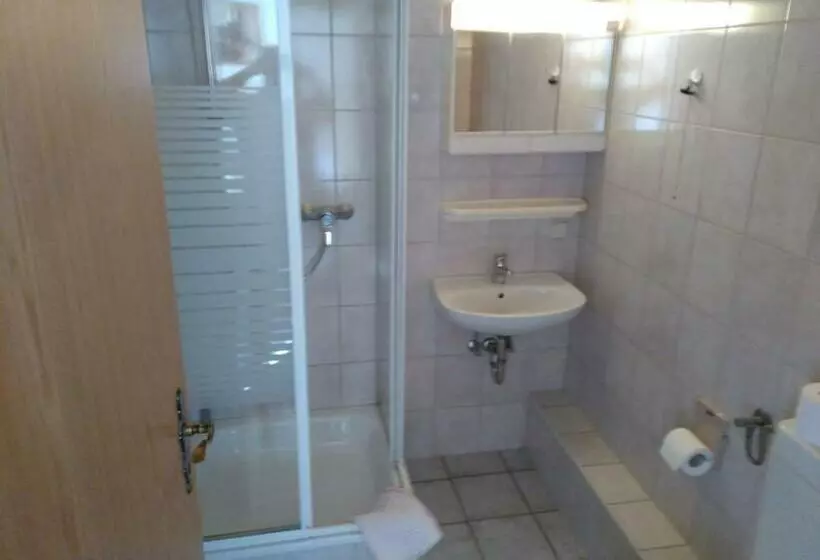 Hotelli Gasthof Zur Eiche