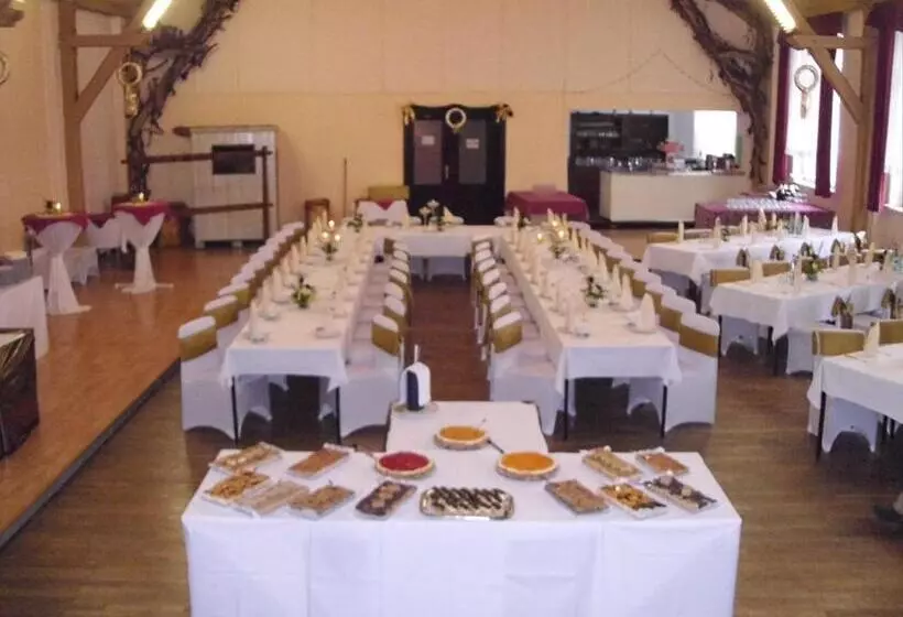 Hotelli Gasthof Zur Eiche