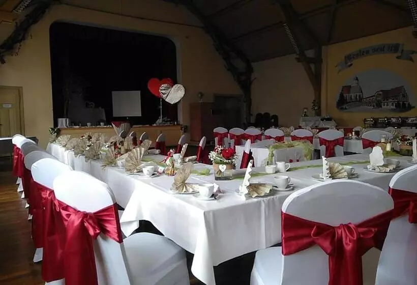 Hotelli Gasthof Zur Eiche