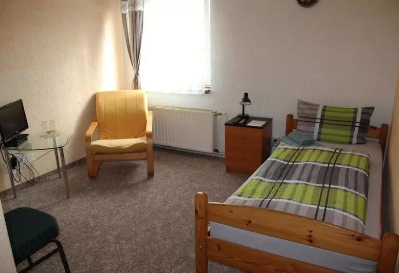 Hotelli Gasthof Zur Eiche