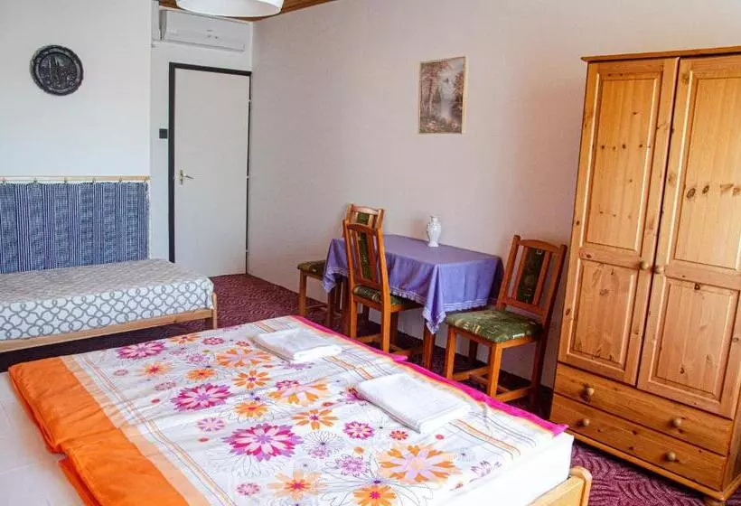 ペンション Bánóporta