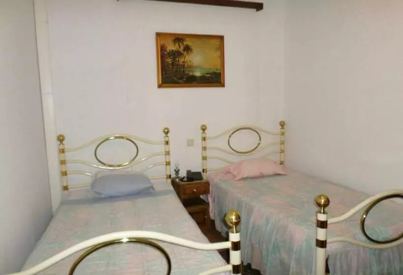 ペンション Rustico & Singelo   Hotelaria E Restauração, Lda